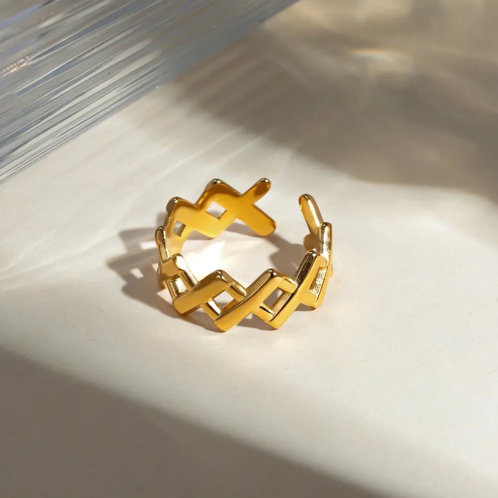 The Geometric Embrace Ring