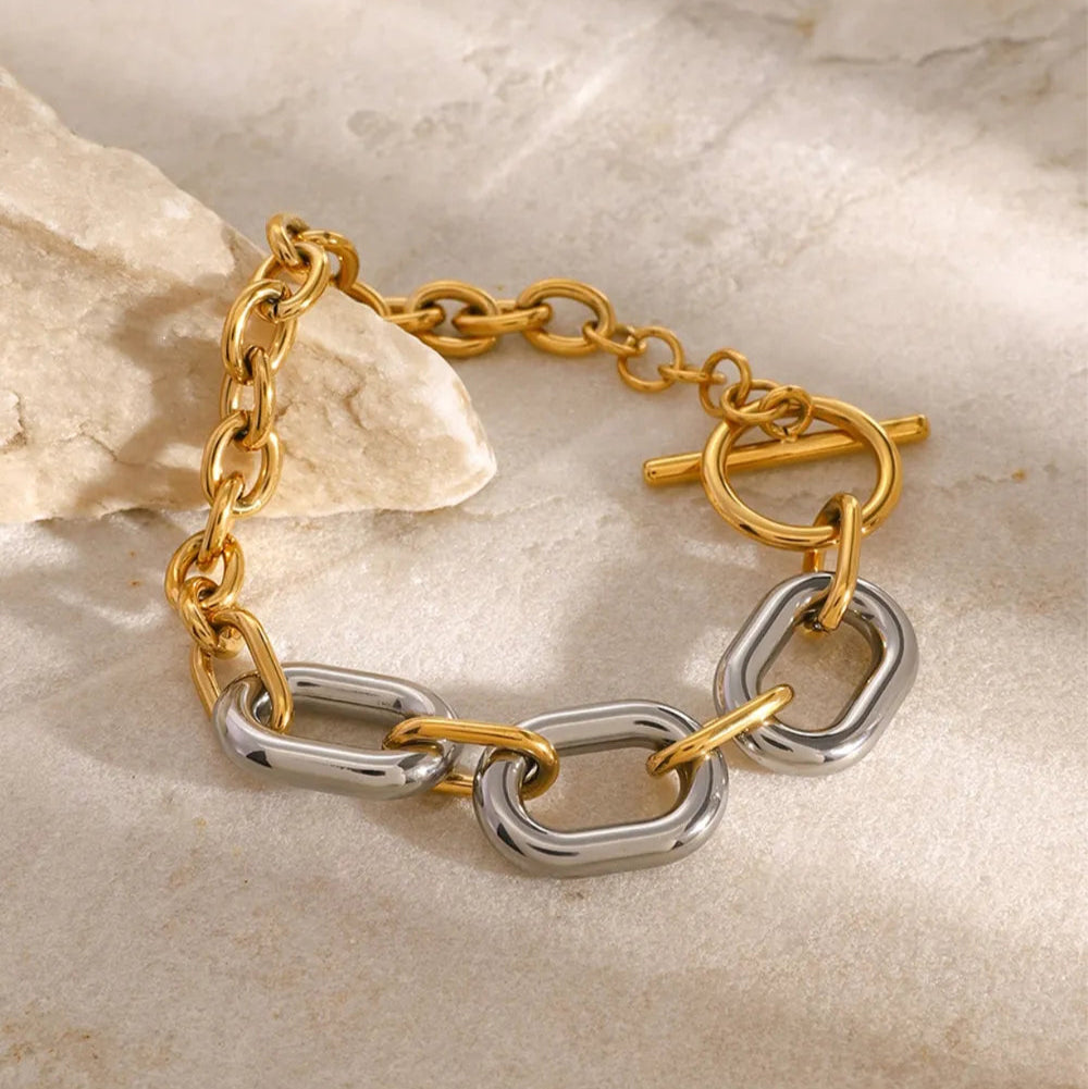 The Interlocking Link Bracelet