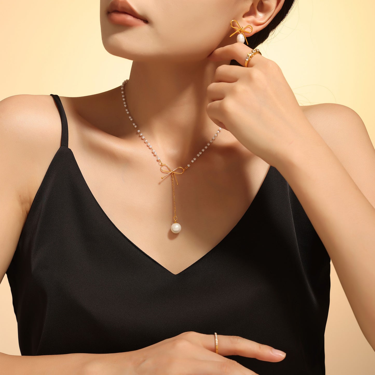 The Infinite Knot Necklace