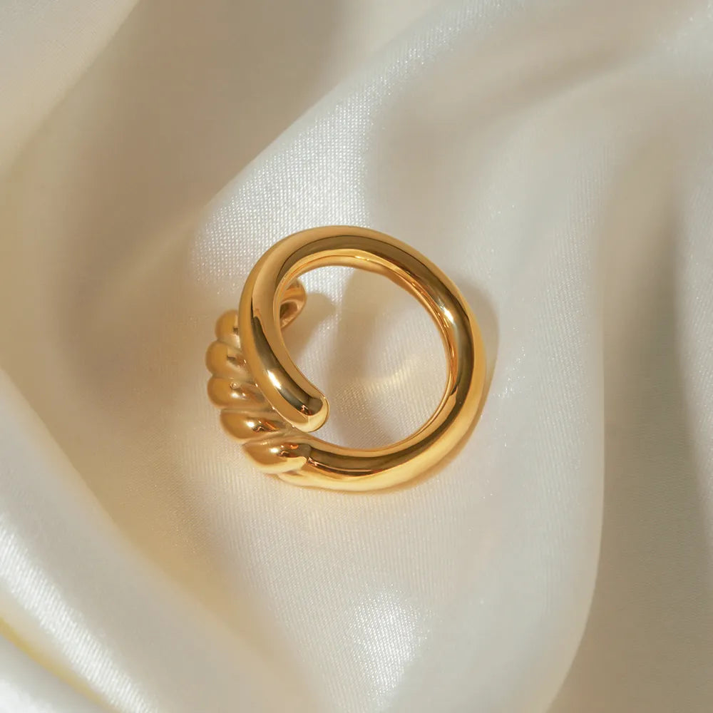 The Stellar Twist Ear Cuff