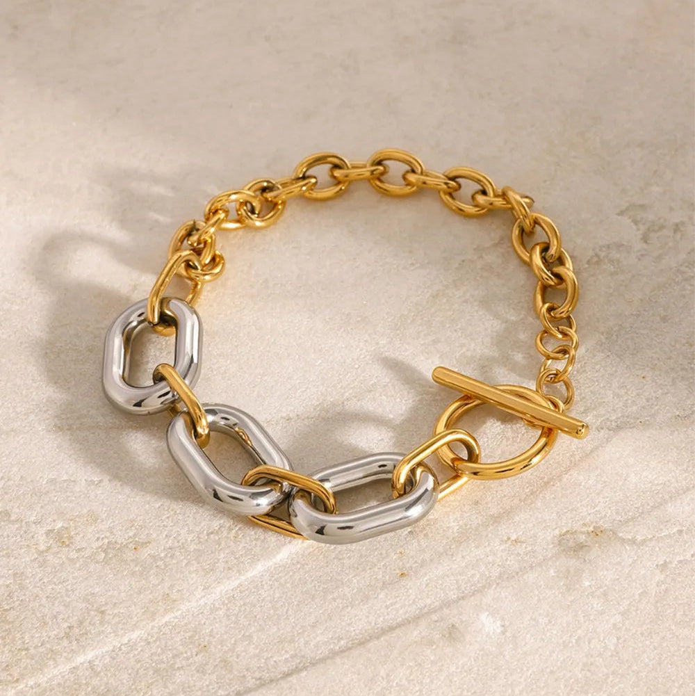 The Interlocking Link Bracelet