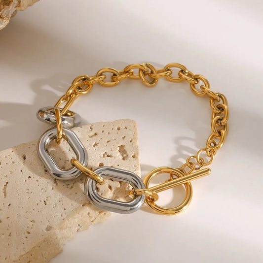 The Interlocking Link Bracelet