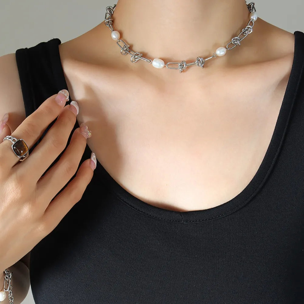 The Solitaire Pearl Necklace