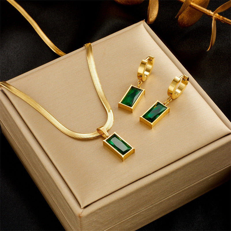 The Emerald Blade Necklace