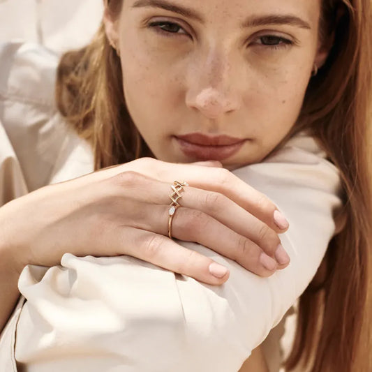 The Geometric Embrace Ring