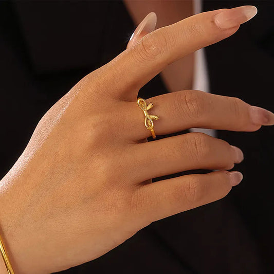 The Infinite Knot Ring