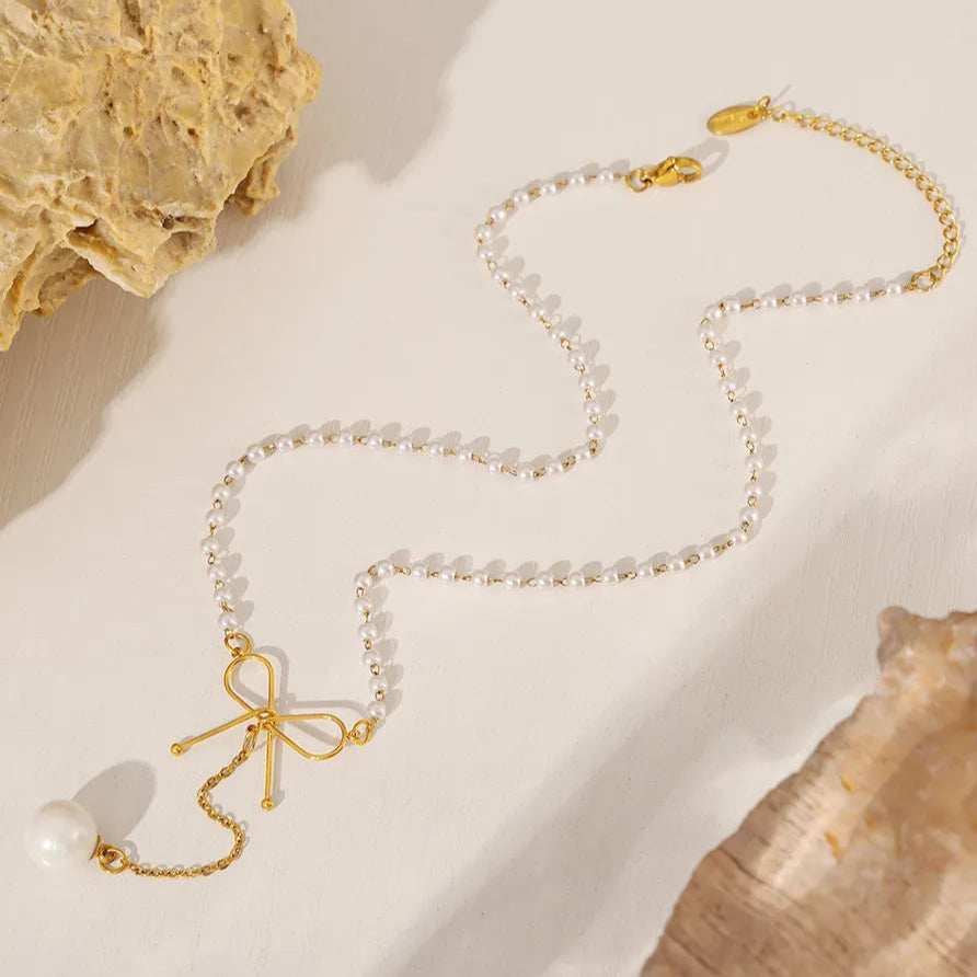 The Infinite Knot Necklace