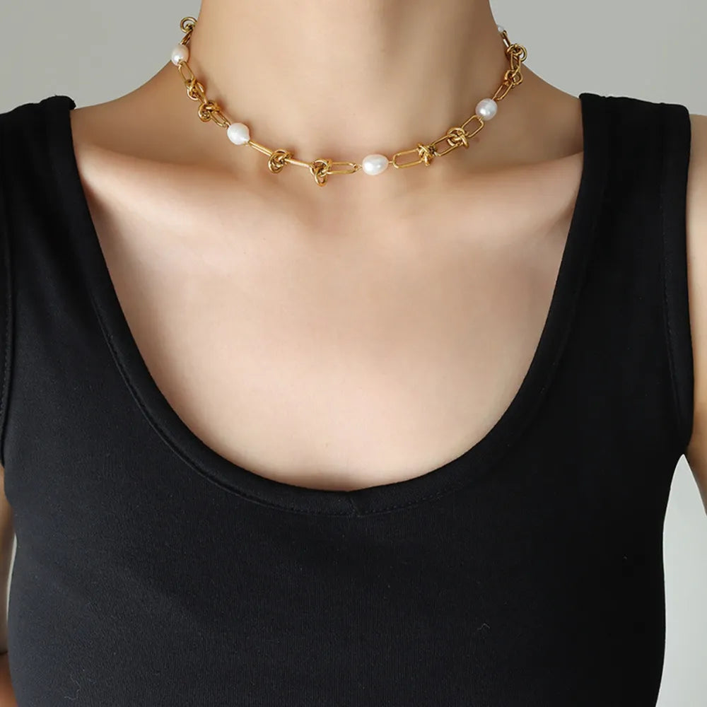 The Solitaire Pearl Necklace