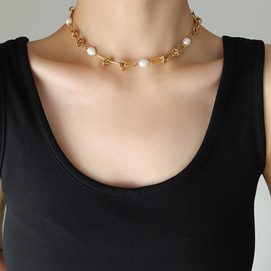 The Solitaire Pearl Necklace