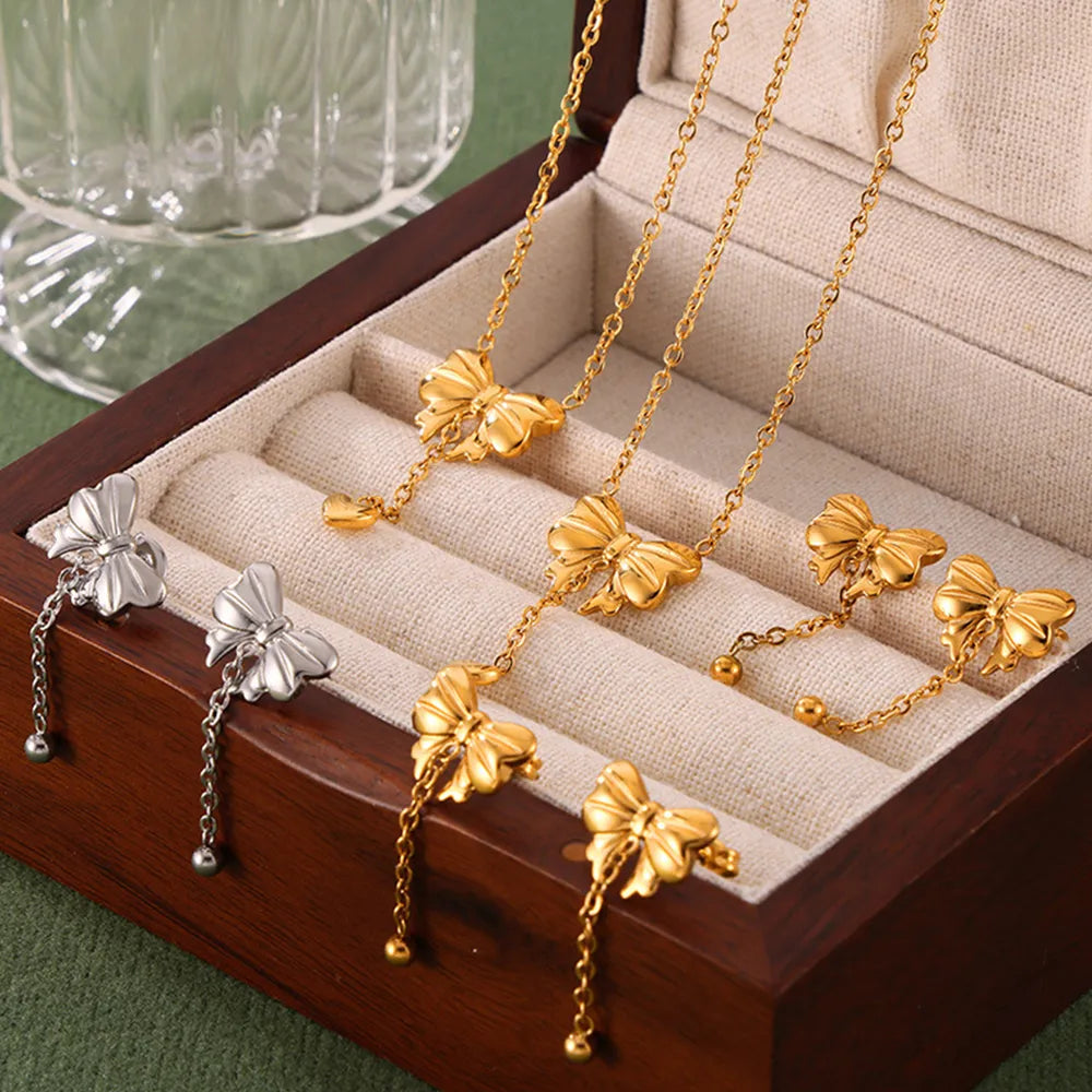 The Golden Bow Necklace