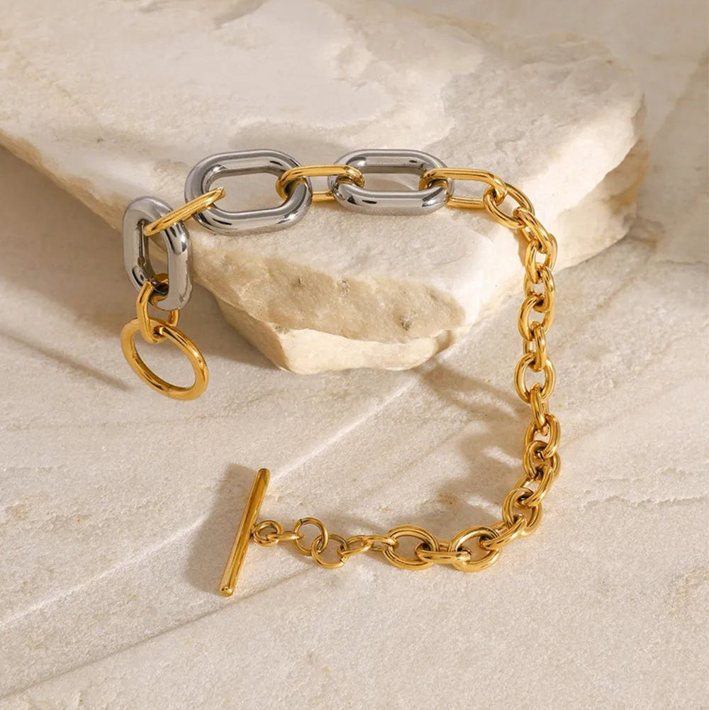 The Interlocking Link Bracelet
