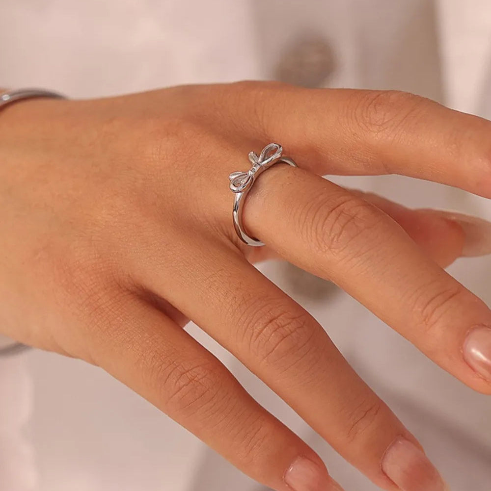 The Infinite Knot Ring